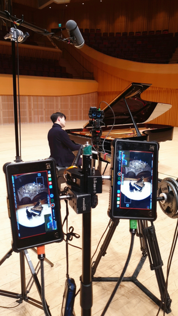 ▲VR 콘텐츠에 참여하고 있는 피아니스트 선우예권의 모습. (사진제공=롯데콘서트홀)