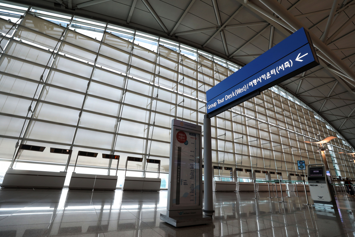 ▲해외여행이 가능할지도 모른다는 기대감을 표하는 반응도 있었지만, 코로나19가 확산세를 보이는 가운데 여행 예약 접수를 시작한 것이 부적절했다는 의견도 있었다. (뉴시스)