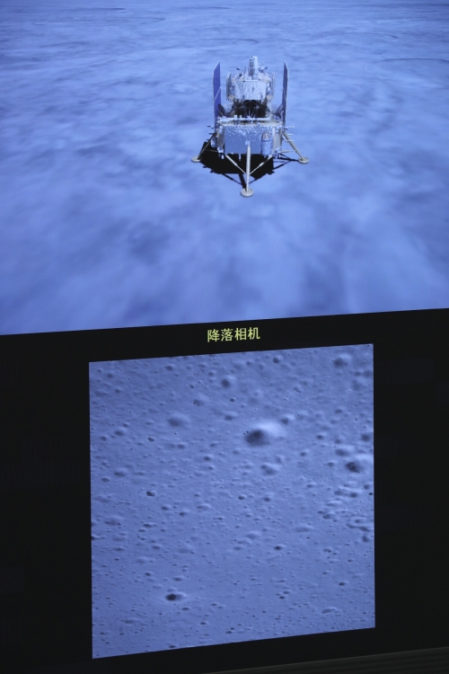 ▲중국 달탐사선 창어 5호가 1일 달 표면에 착륙하고 있다. 신화뉴시스
