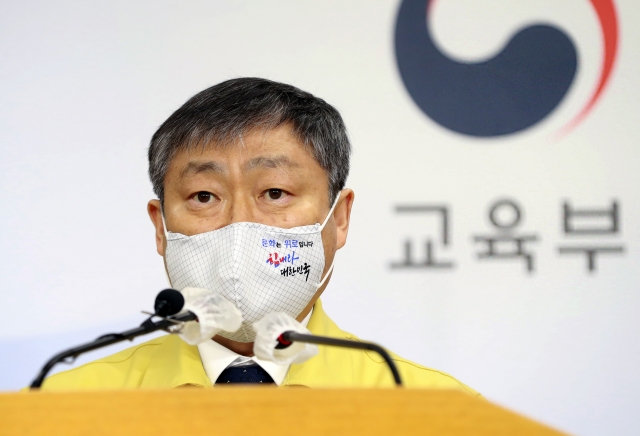 ▲박백범 교육부 차관이 대학수학능력시험(수능)을 하루 앞둔 2일 오전 정부세종청사에서 '2021학년도 수능 시험 준비상황' 브리핑을 하고 있다. (연합뉴스)