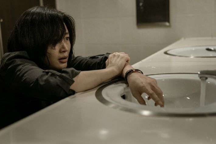 ▲영화 '내가 죽던 날' 스틸컷. (사진제공=워너브러더스 코리아㈜, 오스카10스튜디오, 스토리퐁 제공)