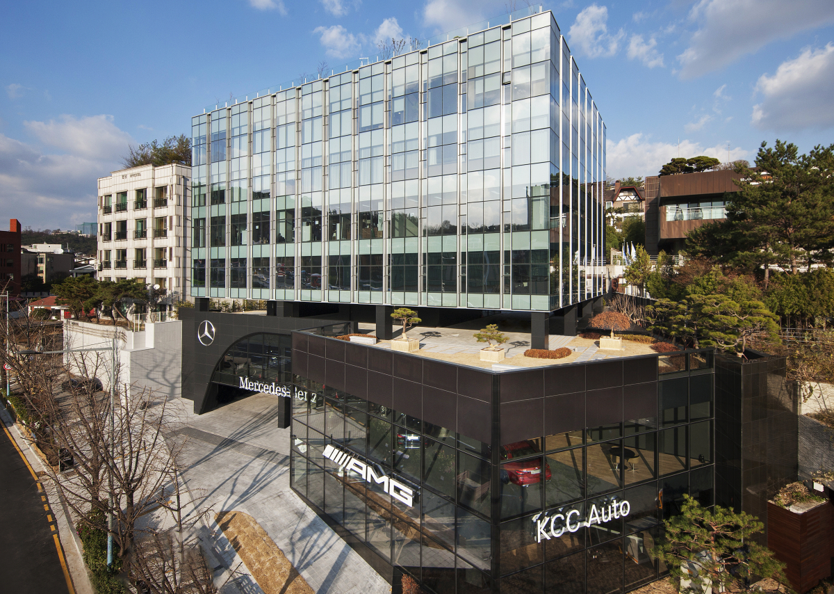 ▲메르세데스-벤츠 공식 딜러 KCC오토가 서울 용산구 한남동 전시장 및 서비스센터를 확장 이전했다. (사진제공=KCC오토)