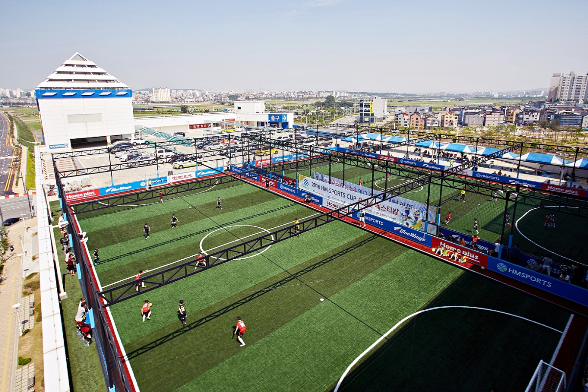 ▲홈플러스 서수원점 풋살파크 (사진제공=홈플러스)