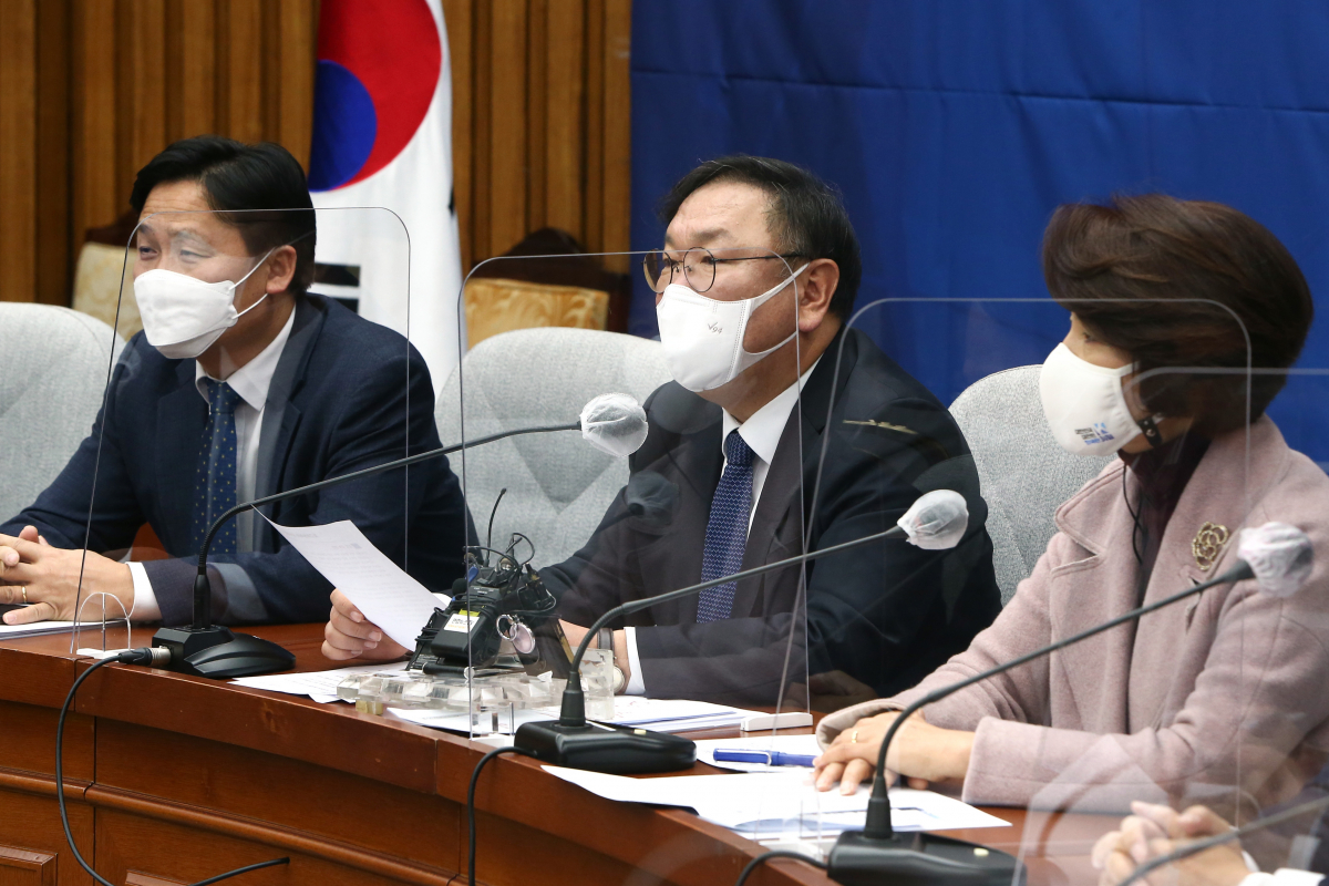 ▲더불어민주당 김태년 원내대표가 3일 서울 여의도 국회에서 열린 정책조정회의에서 발언하고 있다. (뉴시스)