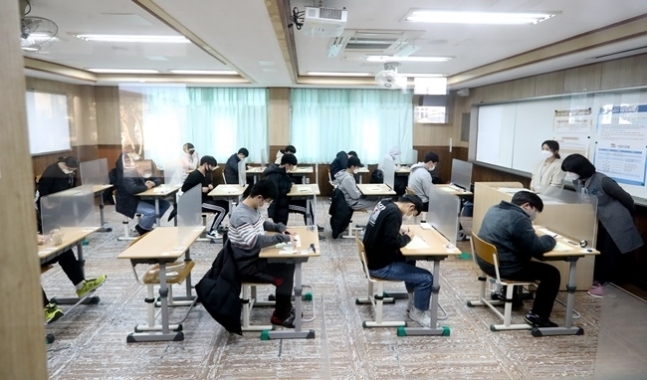 ▲2021학년도 대학수학능력시험(수능)이 진행되고 있다. (뉴시스)