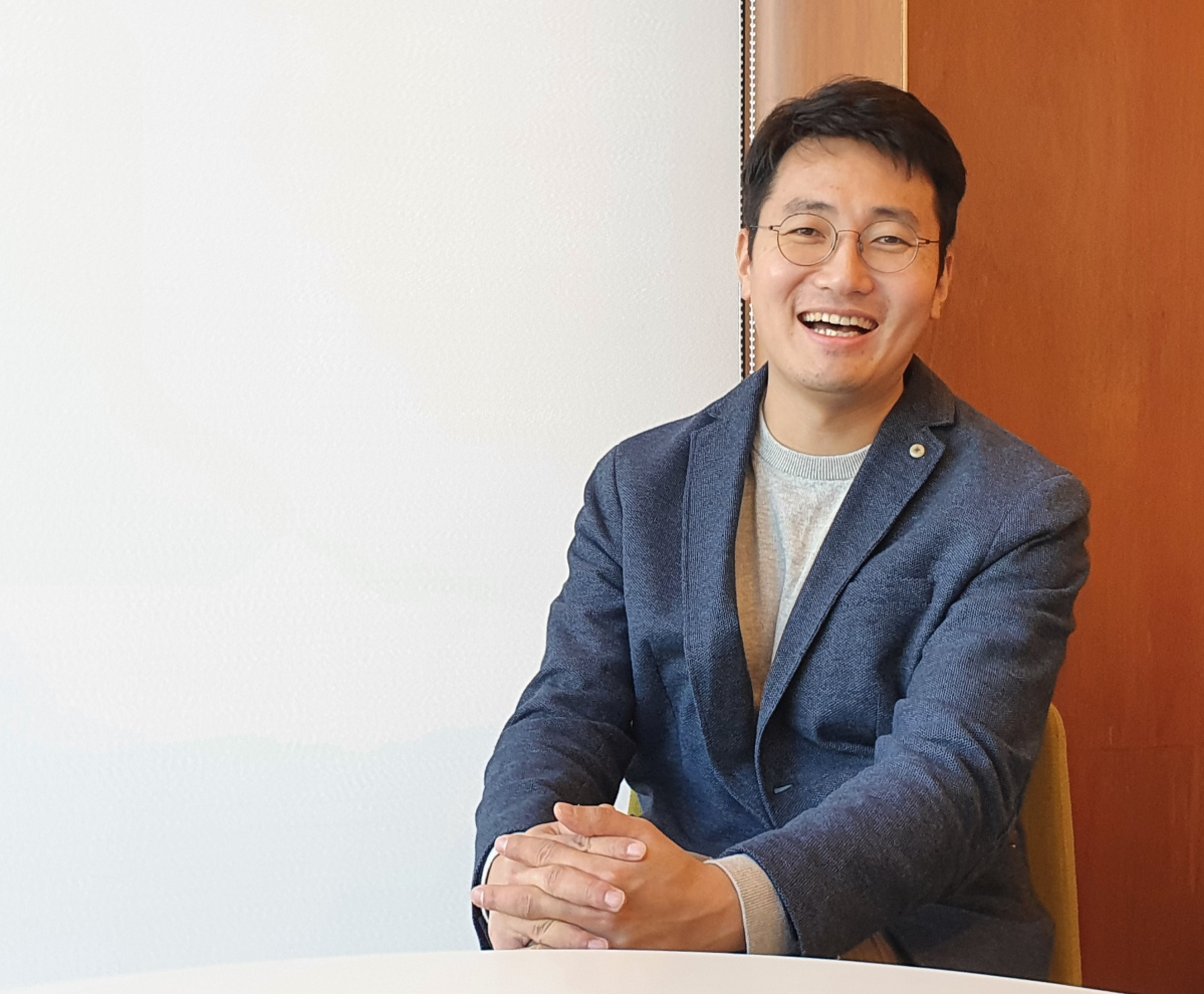 ▲지난 30일 서울 성동구에 있는 소풍벤처스 본사에서 한상엽 대표가 이투데이와 인터뷰를 진행하고 있다. (윤기쁨 기자 @modest12)