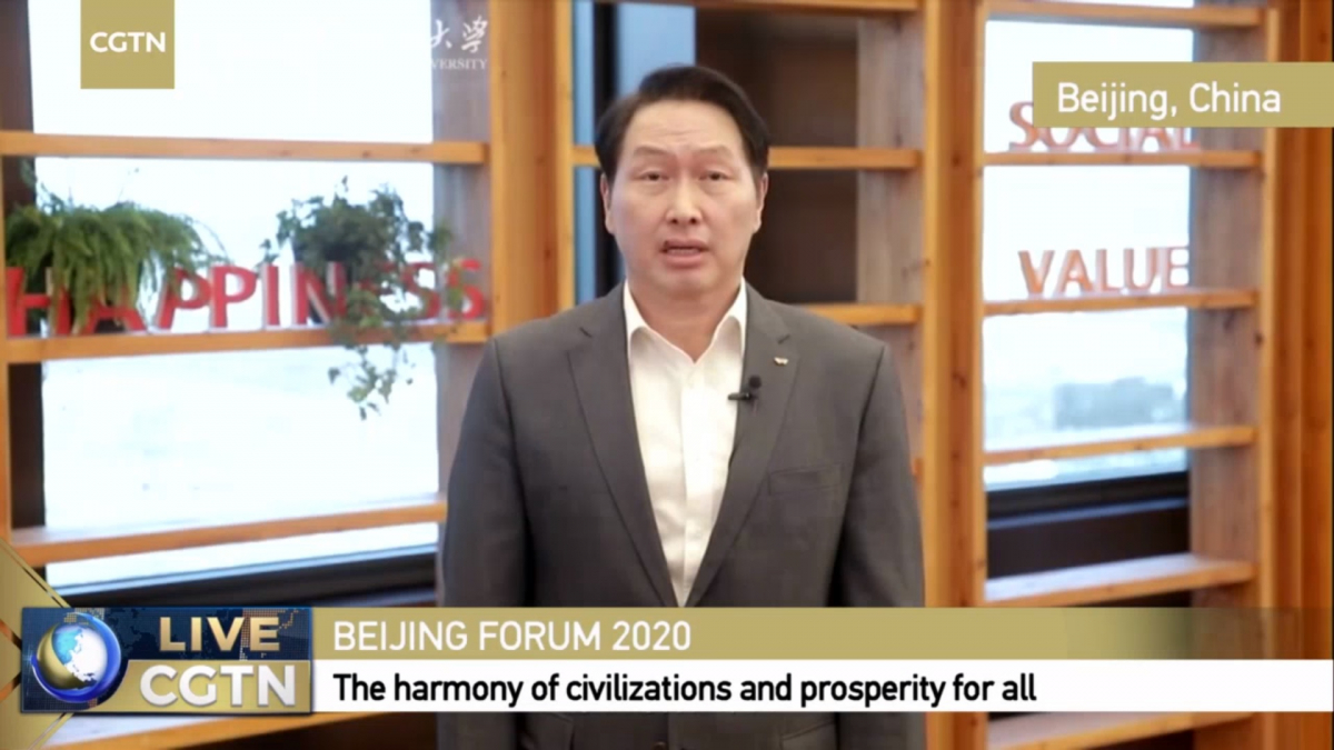 ▲최태원 SK그룹 회장이 5일 열린 '베이징 포럼 2020' 개막식에서 온라인으로 연설을 하고 있다. (출처=CGTN 영상 캡쳐)