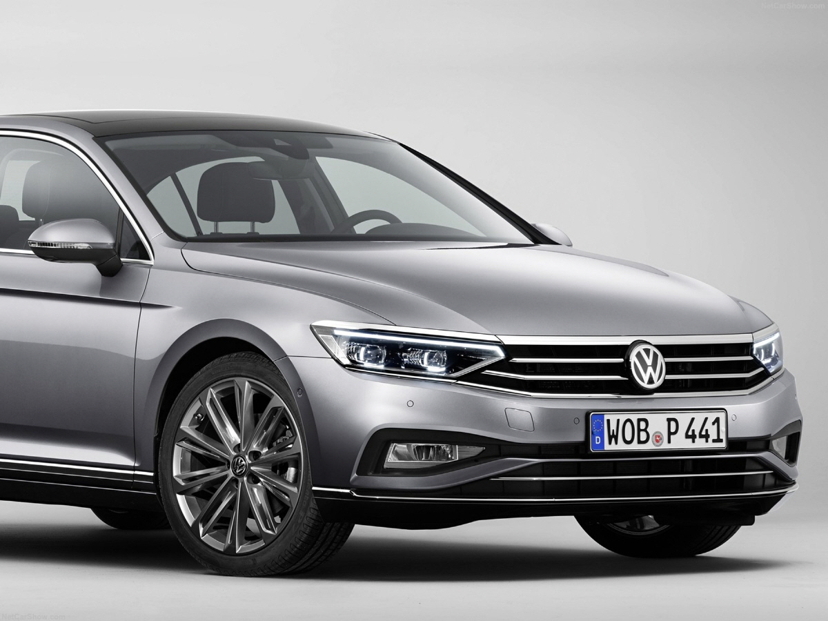 ▲폭스바겐코리아가 8세대 파사트 GT의 부분변경 모델을 내놓는다. 직렬 4기통 2.0 TDI 엔진(최고출력 190마력)과 부분 자율주행 기능을 앞세워 장거리 투어러 'GT'로서의 기능을 충직하게 해낸다.  (사진제공=폭스바겐코리아)