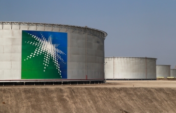 ▲사우디아라비아 동부 아브카이크에 있는 사우디 아람코 석유 시설에 오일 탱크가 보인다. 로이터연합뉴스