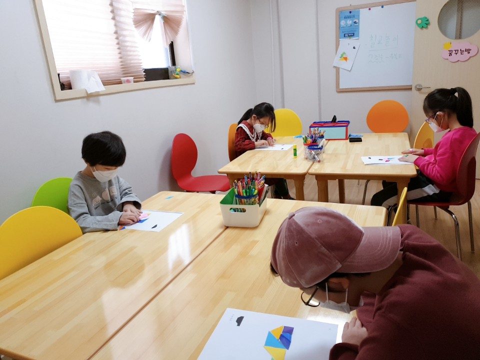 ▲노량진2동 우리동네키움센터에서 아이들이 학습활동을 하고 있다.