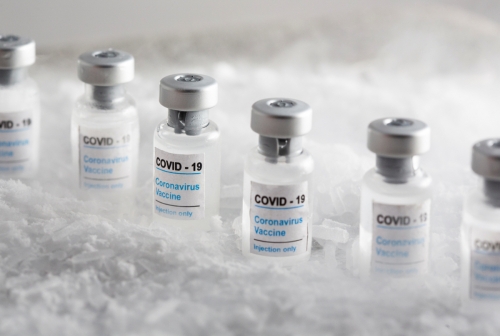▲신종 코로나바이러스 감염증(코로나19) 백신이 드라이아이스 위에 놓여 있다. 로이터연합뉴스