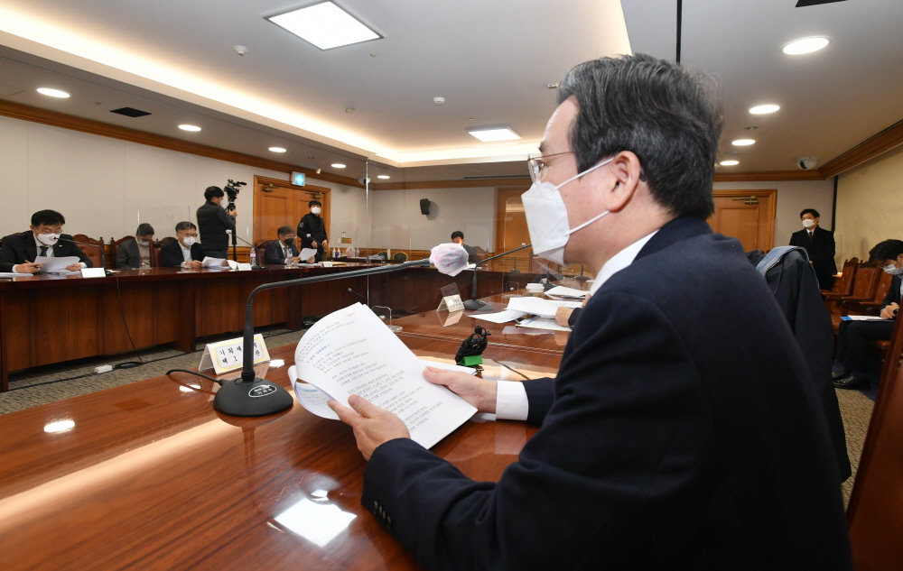 ▲김용범 기획재정부 1차관이 12월 8일 서울 중구 은행회관에서 열린 '거시경제금융회의'를 주재, 모두발언을 하고 있다. (사진제공=기획재정부)