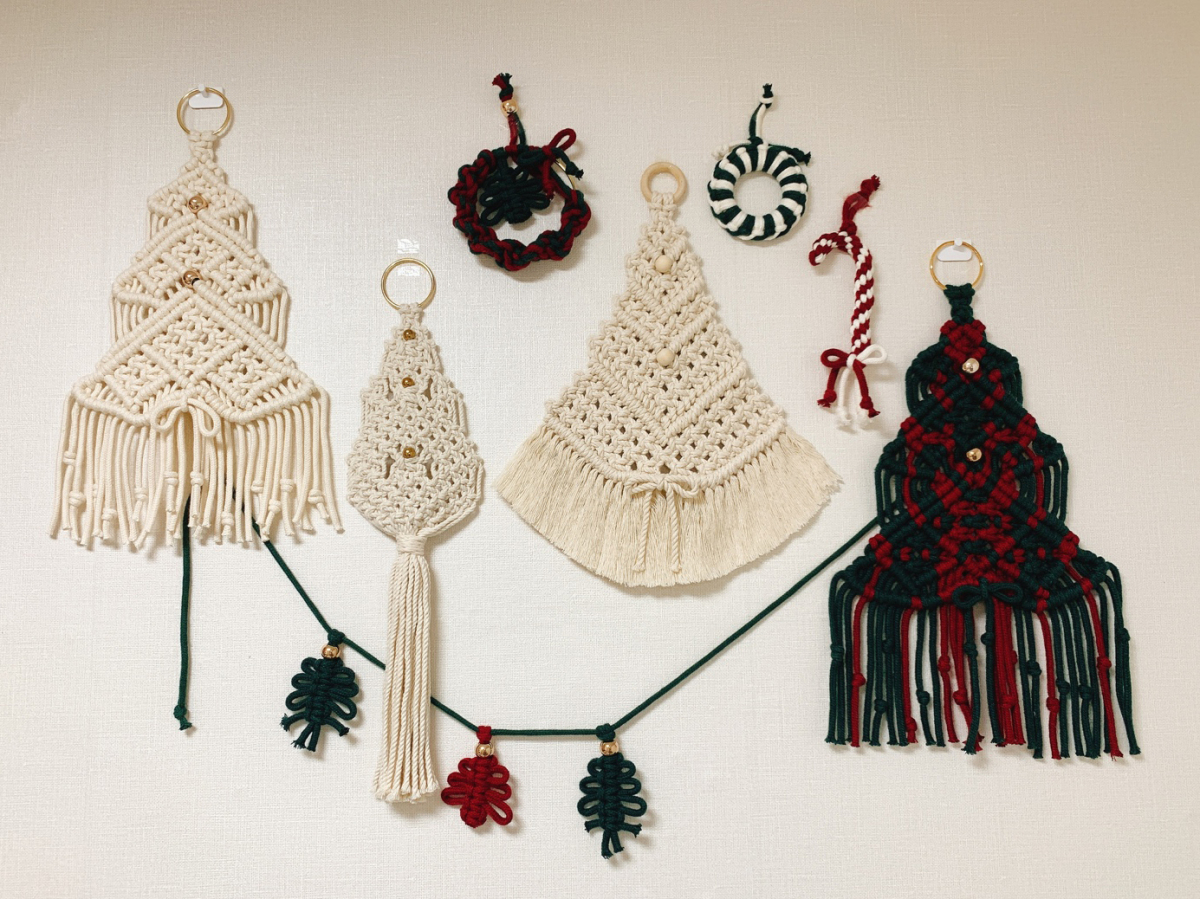 ▲김은솔 씨가 곧 있을 크리스마스를 맞아 마크라메로 만든 인테리어 소품. 김은솔 씨는 "솔이매듭만의 트리를 만들려고 고민과 노력을 많이 했다"며 자부심을 드러냈다. (사진제공=김은솔)