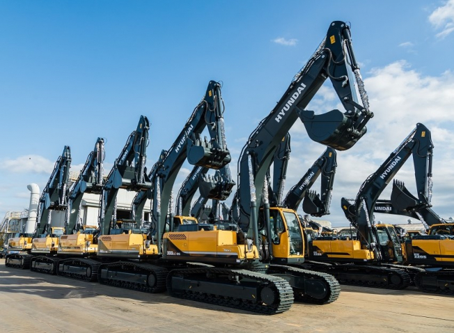 ▲현대건설기계가 최근 러시아에서 수주한 30톤급 신형 굴착기(HX300SL). (사진제공=현대중공업그룹)