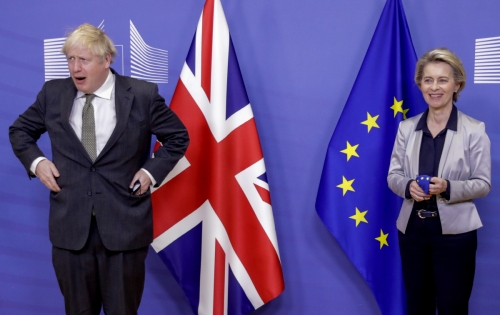 ▲보리스 존슨 영국 총리(왼쪽)와 우르줄라 폰데어라이엔 유럽연합(EU) 집행위원장이 9일(현지시간) 벨기에 브뤼셀 EU 본부에서 만났다. 브뤼셀/AP연합뉴스
