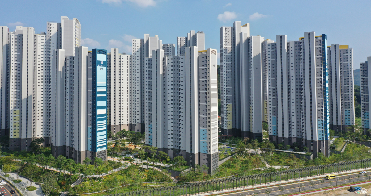 ▲지난해 전국에서 주택수요가 급증해 미분양 주택 물량이 대폭 줄어든 것으로 나타났다. 경남 창원시 의창구 중동지구 유니시티 아파트 단지 모습.  (연합뉴스)