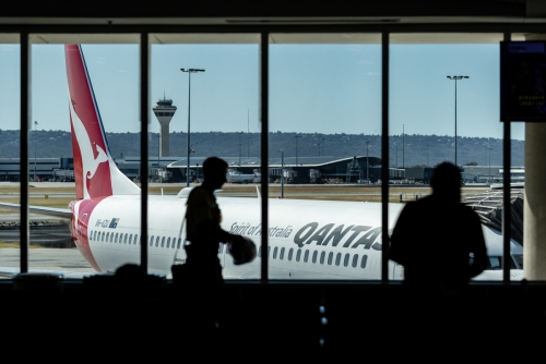 ▲호주 퍼스 공항에서 8일(현지시간) 탑승객들이 이동하고 있다. 뉴질랜드와 호주가 이르면 내년 초 트래블버블을 시행하는 방안을 검토하고 있다. 퍼스/EPA연합뉴스
