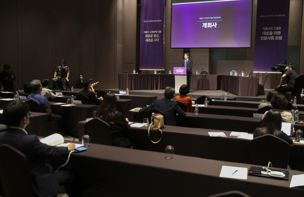 ▲박능후 보건복지부 장관이 8월 5일 오후 서울 용산구 드래곤시티에서 열린 제4차 저출산고령사회 기본계획 수립을 위한 인문사회 포럼에 참석해 발언하고 있다. (뉴시스)