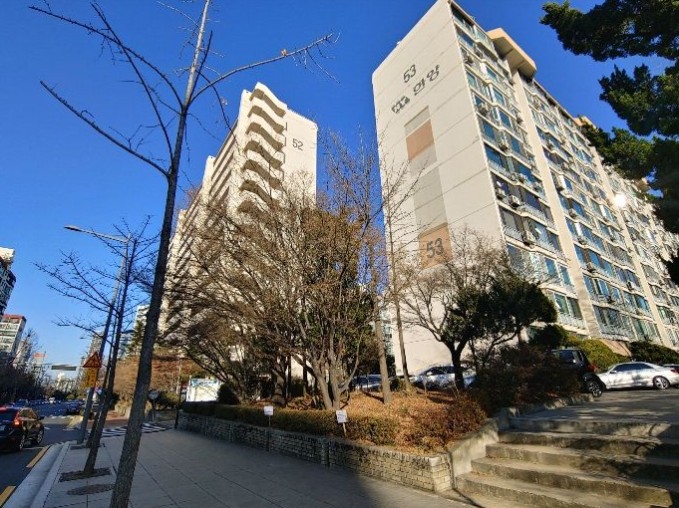 ▲서울 강남구 압구정동 513 한양아파트. (사진 제공=지지옥션)