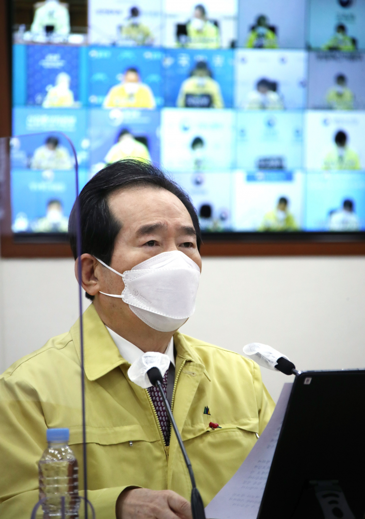 ▲정세균 국무총리가 15일 정부서울청사에서 열린 코로나19 대응 중앙재난안전대책본부 회의를 주재하고 있다.  (연합뉴스)