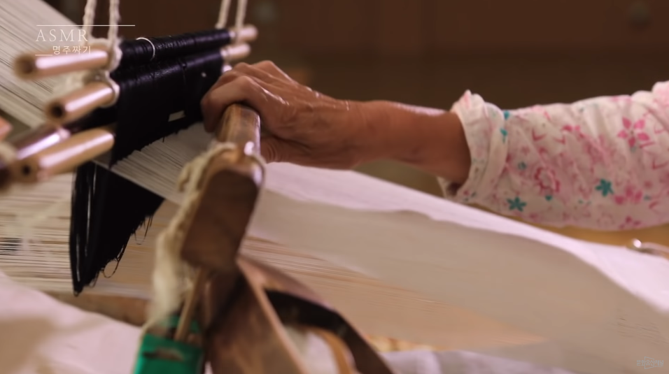 ▲조회수 239만 회를 기록한 명주짜기 영상 속 한 장면. (출처=‘국가무형문화재 제87호 명주짜기’ 유튜브 영상 캡처)