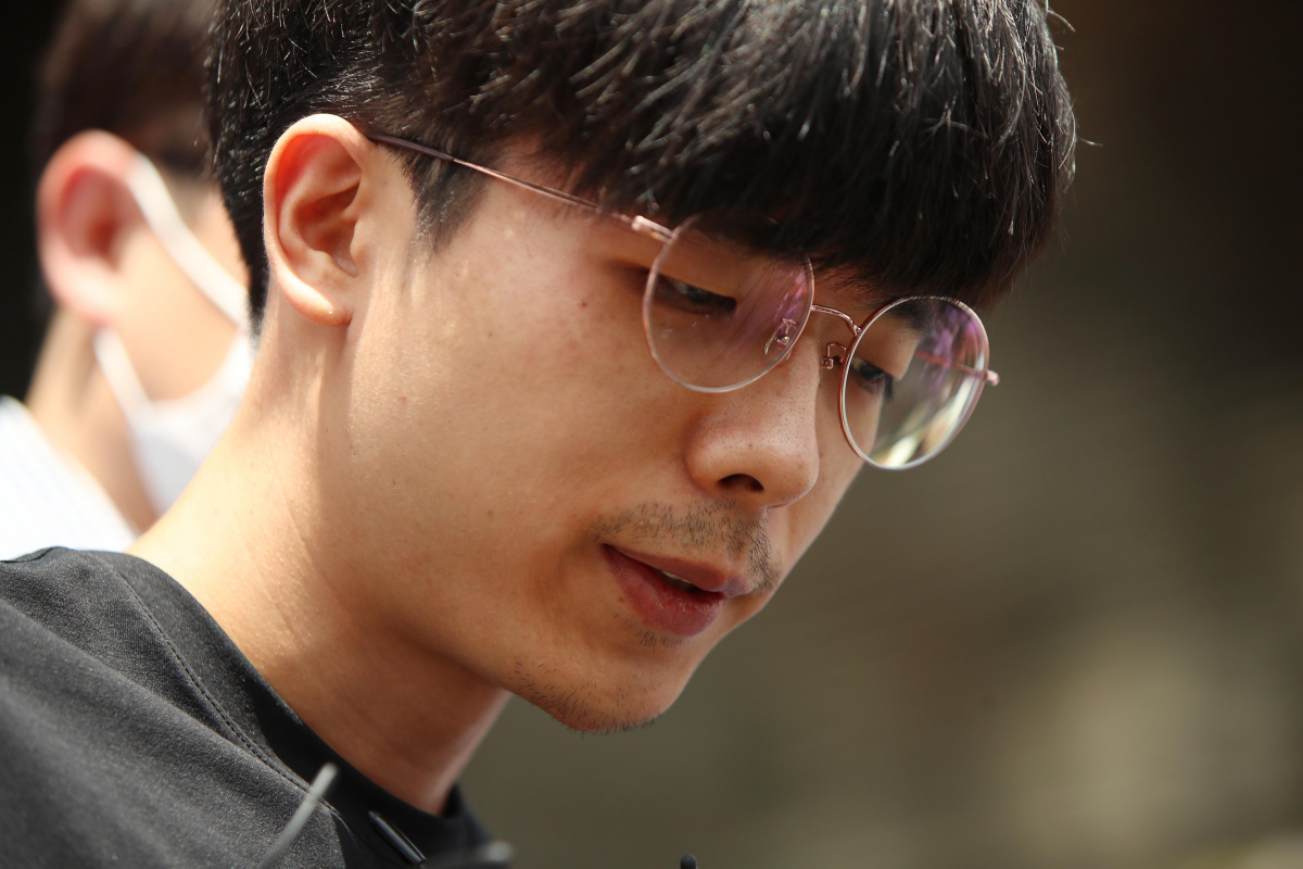 ▲성 착취물을 공유하는 텔레그램 대화방인 'n번방' 운영자 '갓갓' 문형욱(24)과 함께 피해자를 협박한 25세 안승진. (연합뉴스)