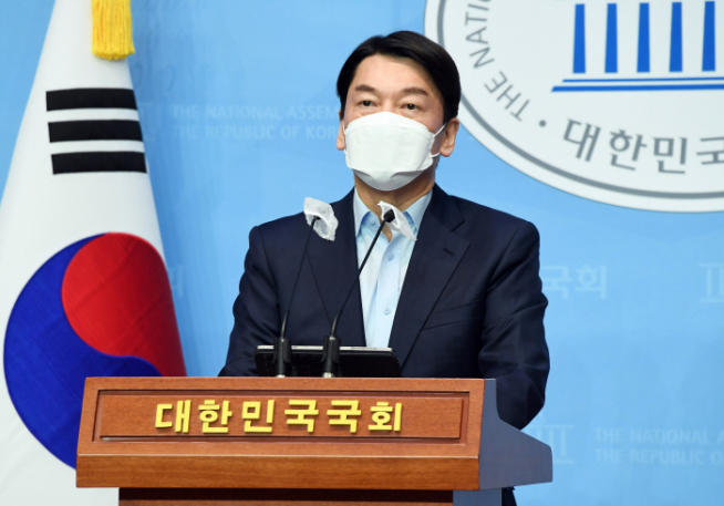 ▲국민의당 안철수 대표가 20일 오전 서울 여의도 국회 소통관에서 기자회견을 갖고 서울시장 보궐선거 출마를 선언하고 있다. (연합뉴스)