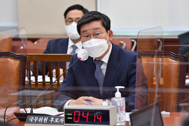 ▲전해철 행정안전부 장관 후보자가 22일 오전 서울 여의도 국회 행정안전위원회 전체회의에서 열린 인사청문회에서 의원 질의에 답변하고 있다. (연합뉴스)