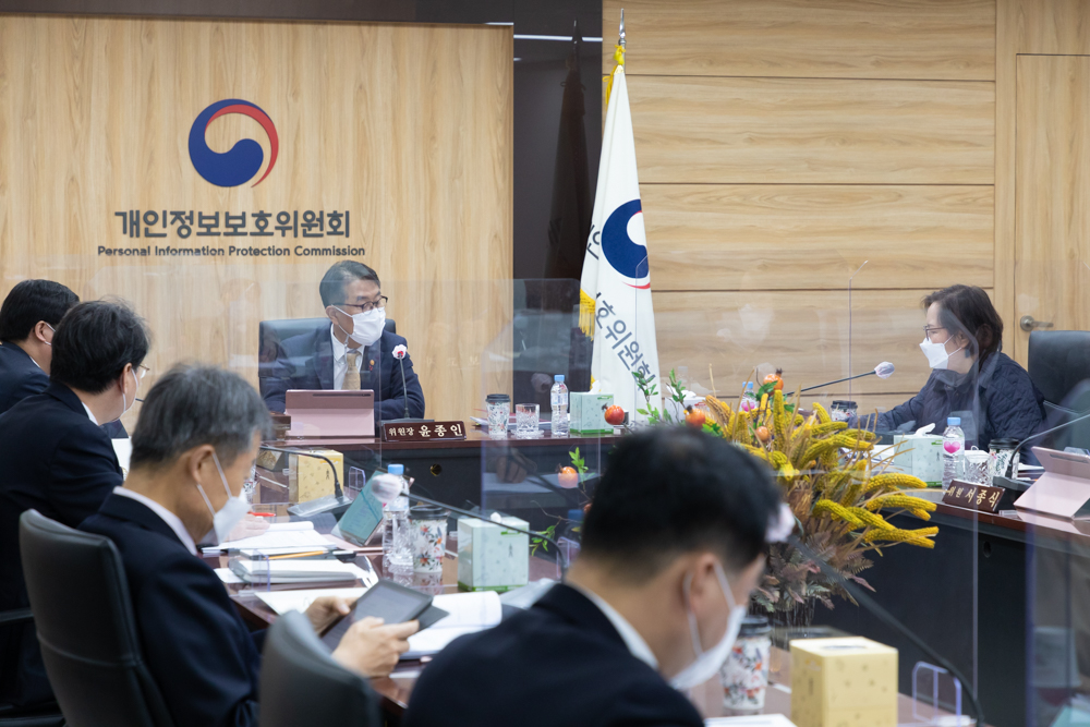 ▲윤종인 위원장이 제9차 전체회의를 주재하고 있다. (사진제공=개인정보보호위원회)
