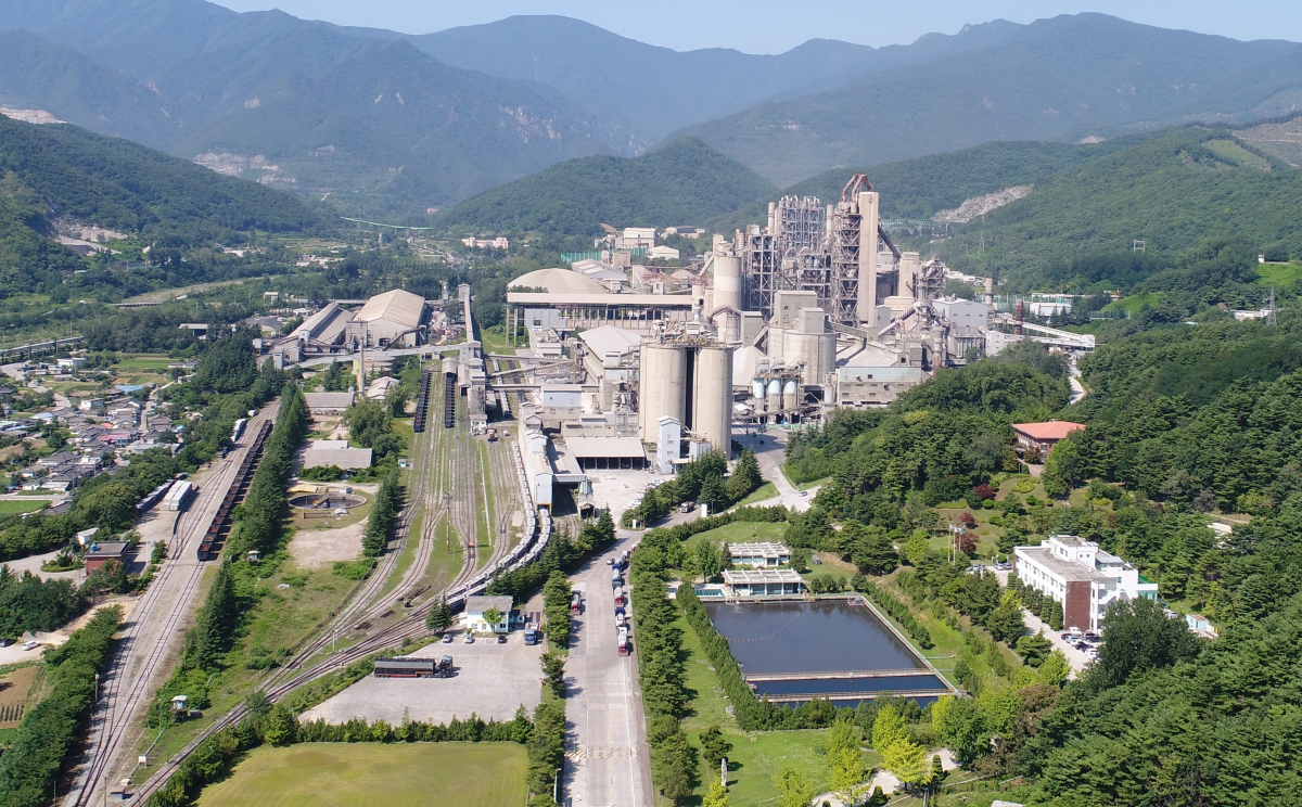 ▲쌍용양회 동해공장 전경. (사진제공=쌍용양회)