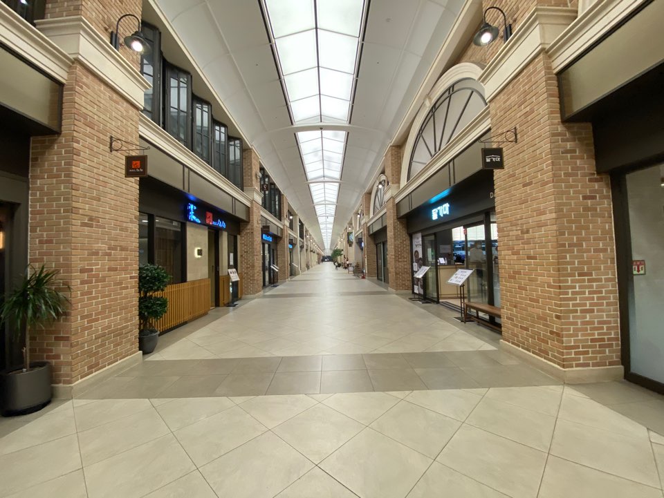 ▲점심시간을 무색케할만큼 한산한 서울 고속버스터미널 파미에스테이션. (김혜지 기자 heyji@)