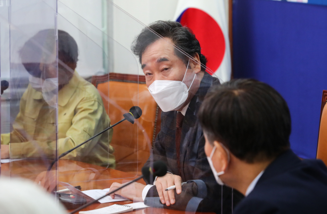 ▲더불어민주당 이낙연 대표가 24일 오전 국회에서 열린 '코로나19 병상확보 협력을 위한 병원협회 간담회'에서 발언하고 있다.  (연합뉴스)