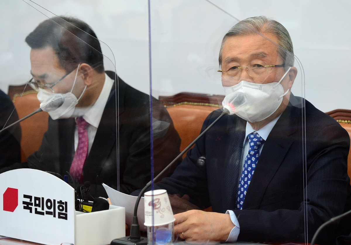 ▲국민의힘 김종인 비상대책위원장이 24일 국회에서 열린 비상대책위원회 회의에서 발언하고 있다. 연합뉴스