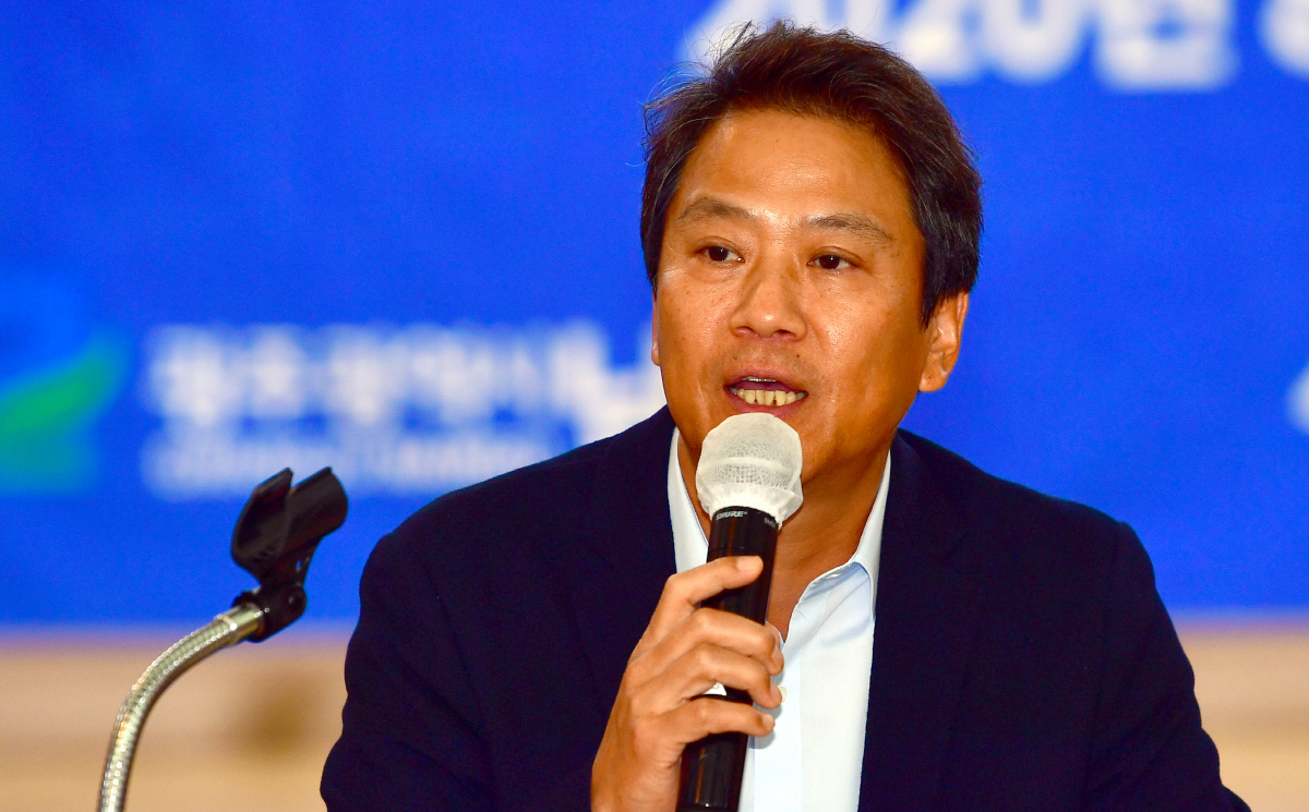 ▲임종석 남북경제문화협력재단 이사장이 8월 18일 광주 남구 남구청사에서 열린 남구와 재단의 협약식에서 인사말을 하고 있다. 뉴시스
