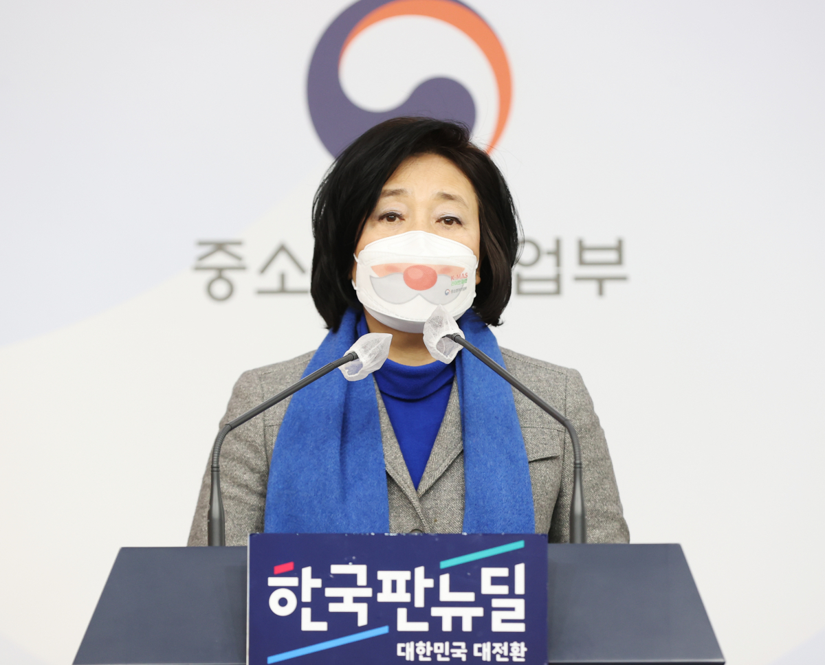 ▲17일 정부서울청사에서 박영선 중소벤처기업부 장관이 2020 크리스마스 마켓 Merry K-MAS! 관련 브리핑을 하고 있다. (사진제공=중소벤처기업부)