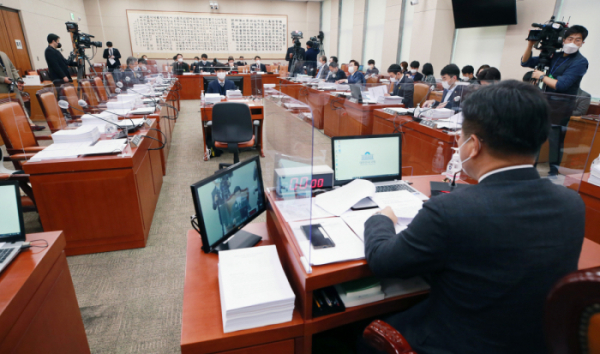 ▲2일 국회 법제사법위원회 '중대재해법 제정에 대한 공청회'가 국민의힘 법사위원 전원이 불참한 가운데 열리고 있다. (연합뉴스)