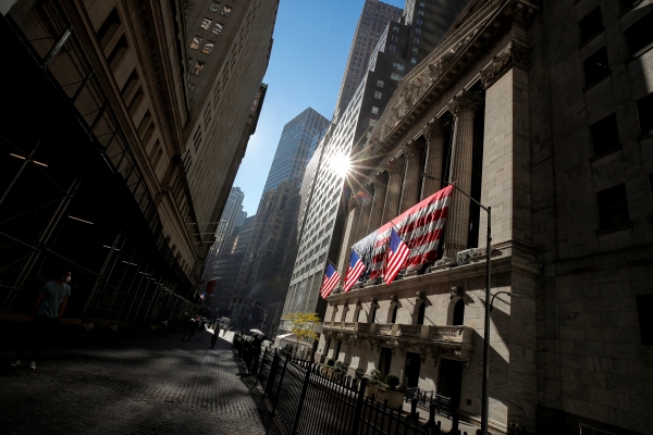 ▲11월 9일(현지시간) 미국 뉴욕증권거래소(NYSE)에 미국 국기가 걸려 있다. 뉴욕/로이터연합뉴스

