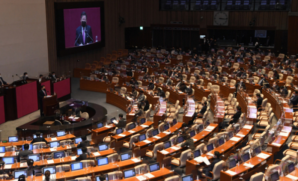 ▲이철규 국민의힘 의원이 10일 오후 서울 여의도 국회에서 열린 본회의에서 국가정보원법 전부개정법률안에 대한 무제한토론(필리버스터)을 하고 있다. (연합뉴스)