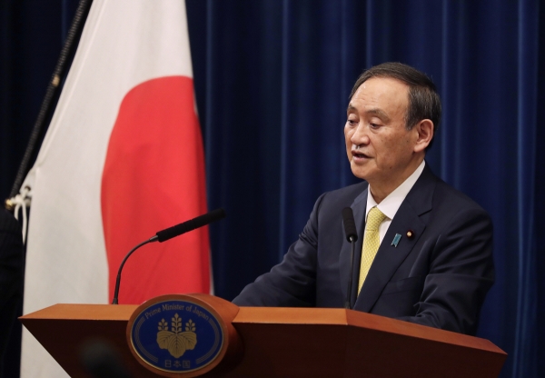▲스가 요시히데 일본 총리가 4일 도쿄에서 열린 기자회견에서 연설을 하고 있다. 도쿄/AP뉴시스
