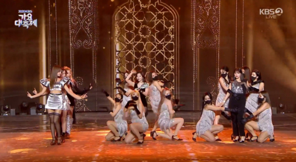 ▲트와이스, 정연 활동중단 없이 가요대축제(사진=KBS 방송화면 캡처)