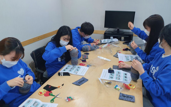 ▲’해바라기 봉사단‘ (사진제공=bhc치킨)