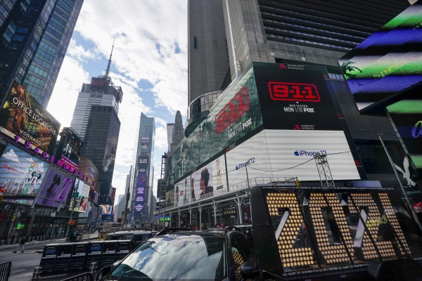 ▲미국 뉴욕 타임스퀘어에 21일(현지시간) 2021년을 준비하는 전광판과 무대가 들어서 있다. 뉴욕/AP뉴시스
