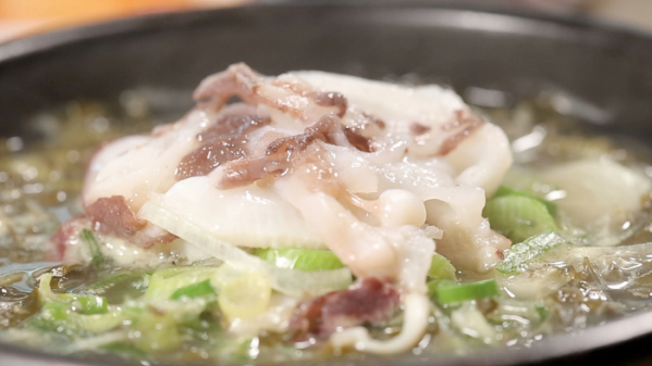 ▲'아주 각별한 기행' 문어국밥(사진제공=EBS1)