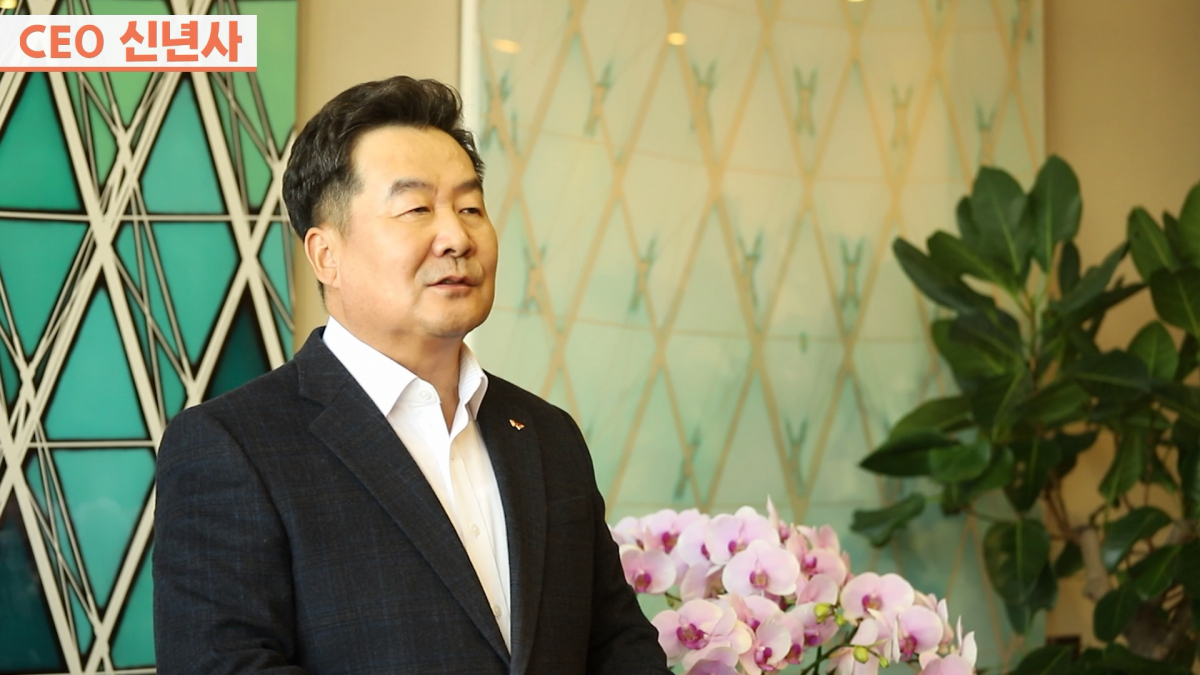 ▲전광현 SK케미칼 사장이 언택트 시무식에서 신년사를 하고 있다. (사진제공=SK케미칼)