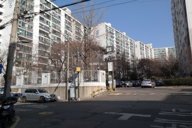 ▲최근 재건축 조합설립 인가를 받은 서울 서초구 방배동 신동아아파트 단지 전경. (네이버부동산)