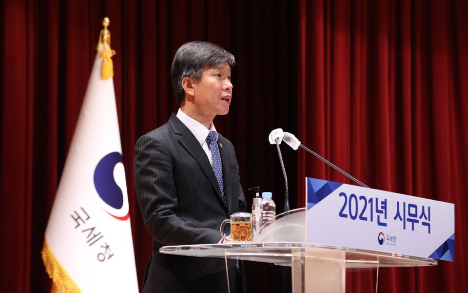 ▲김대지 국세청장이 4일 정부세종청사에서 열린 국세청 시무식에서 신년사를 하고 있다. (국세청)