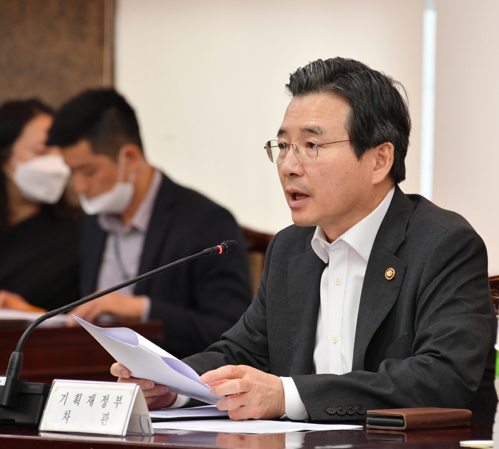 ▲김용범 기획재정부 1차관이 지난해 6월 26일 서울 광화문 정부서울청사에서 열린 '인구정책 TF 6차 본회의'를 주재하고 있다. (사진제공=기획재정부)