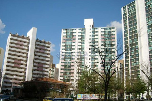 ▲경기 군포시 산본동 1120 주몽아파트. (사진 제공=지지옥션)