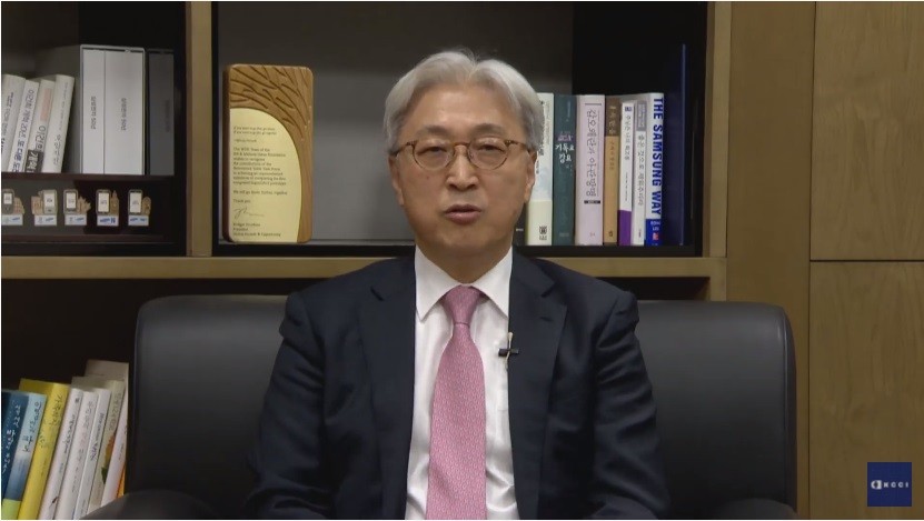 ▲이인용 삼성전자 사장이 7일 '2021년 경제계 신년인사회'에서 덕담을 하고 있다. (출처=대한상공회의소 인사이트 채널)