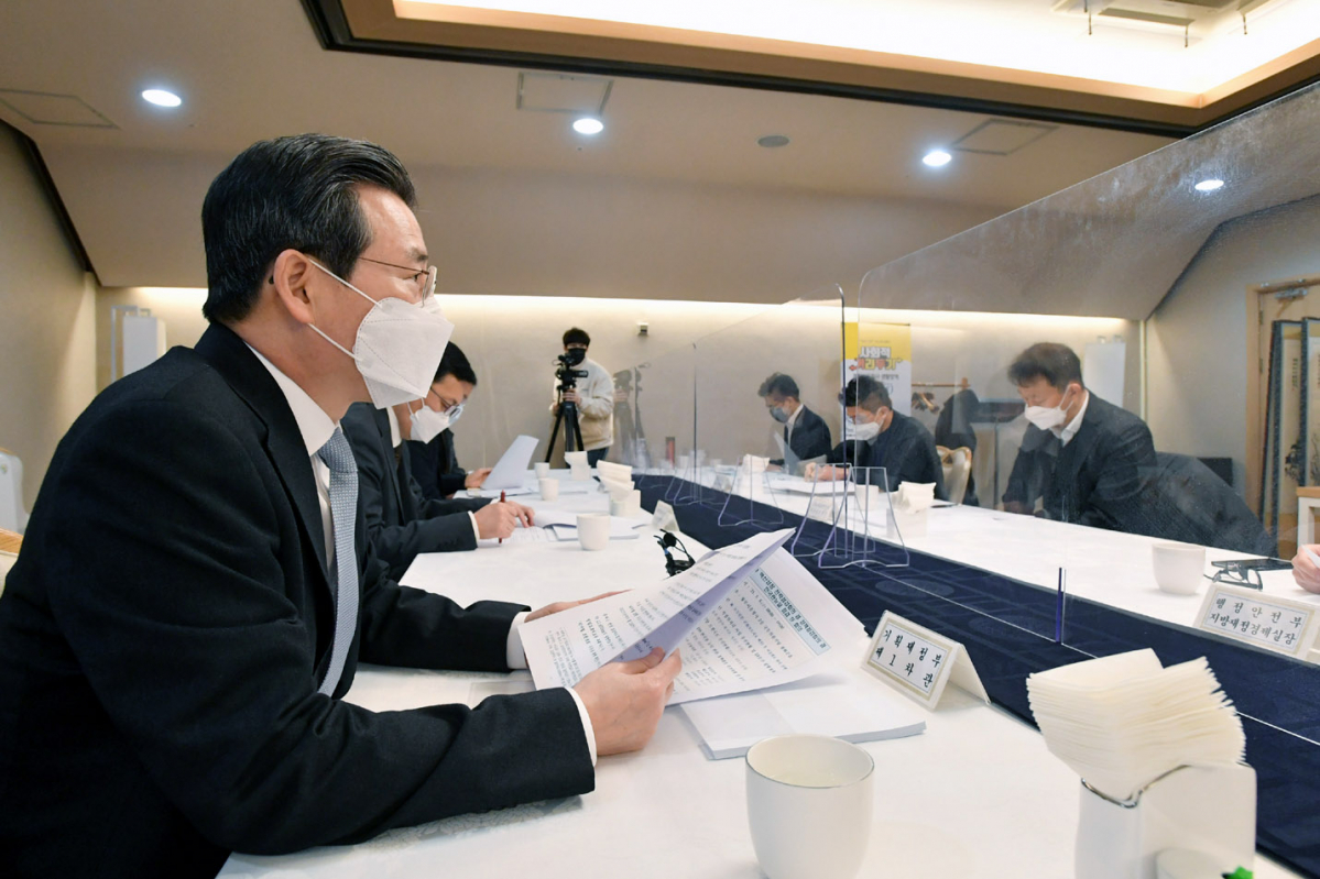 ▲김용범 기획재정부 차관이 8일 정부서울청사에서 열린 '제1차 혁신성장 전략점검회의 겸 정책점검회의 겸 한국판뉴딜 점검 TF 회의'를 주재, 모두발언을 하고 있다. (사진제공=기획재정부)